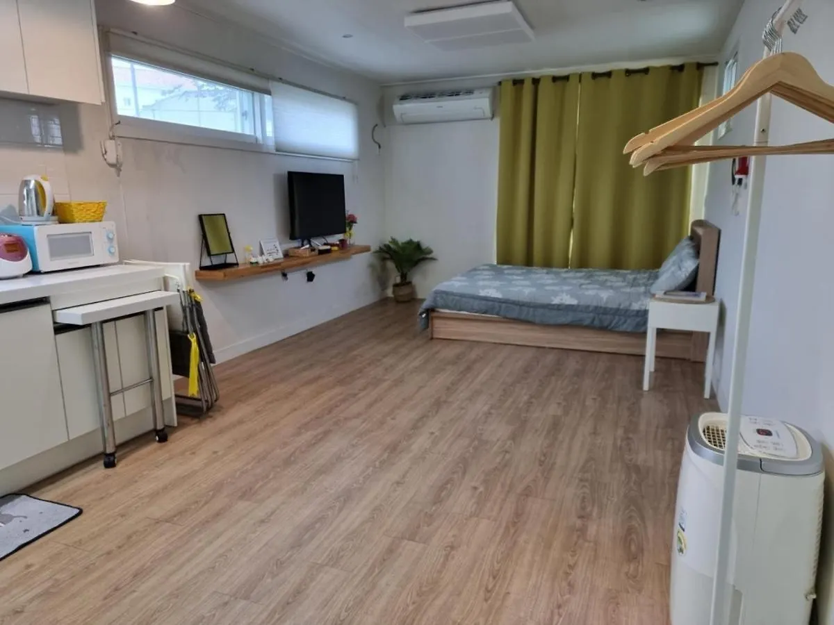 Hotel Cozy House & Tour Czedżu 0*,  Korea Południowa